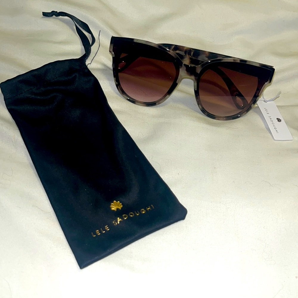 Lele Sadoughi leopard sunglasses with case